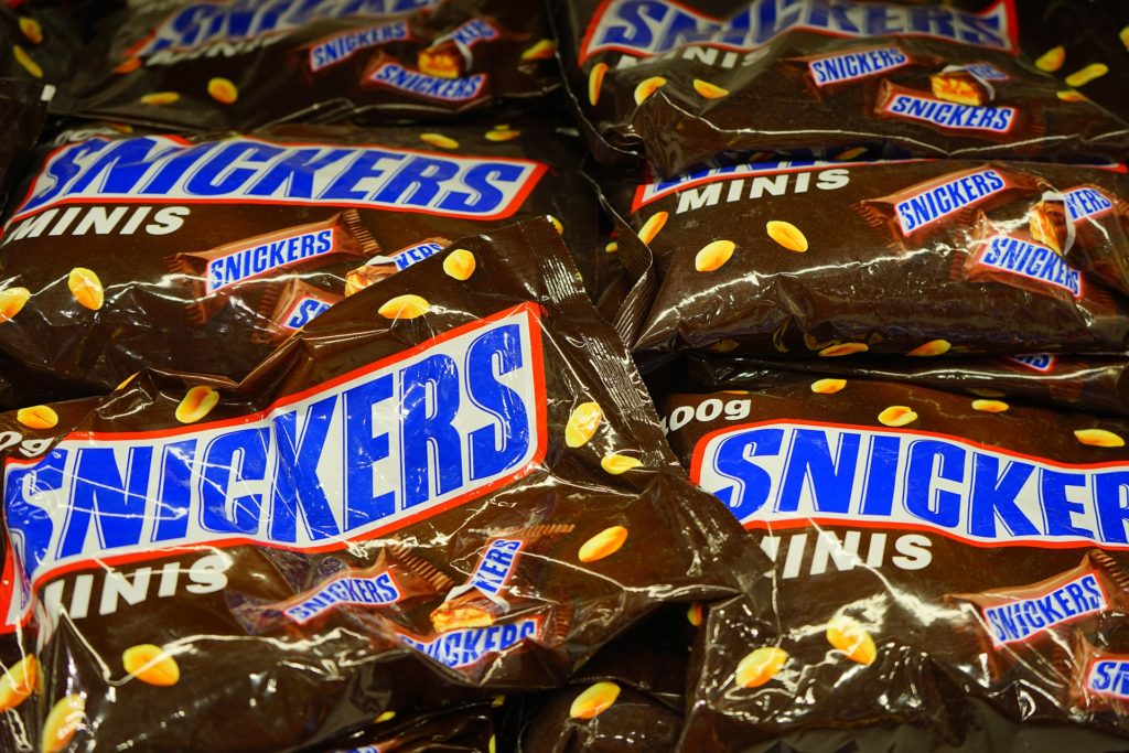 snickers have peanuts